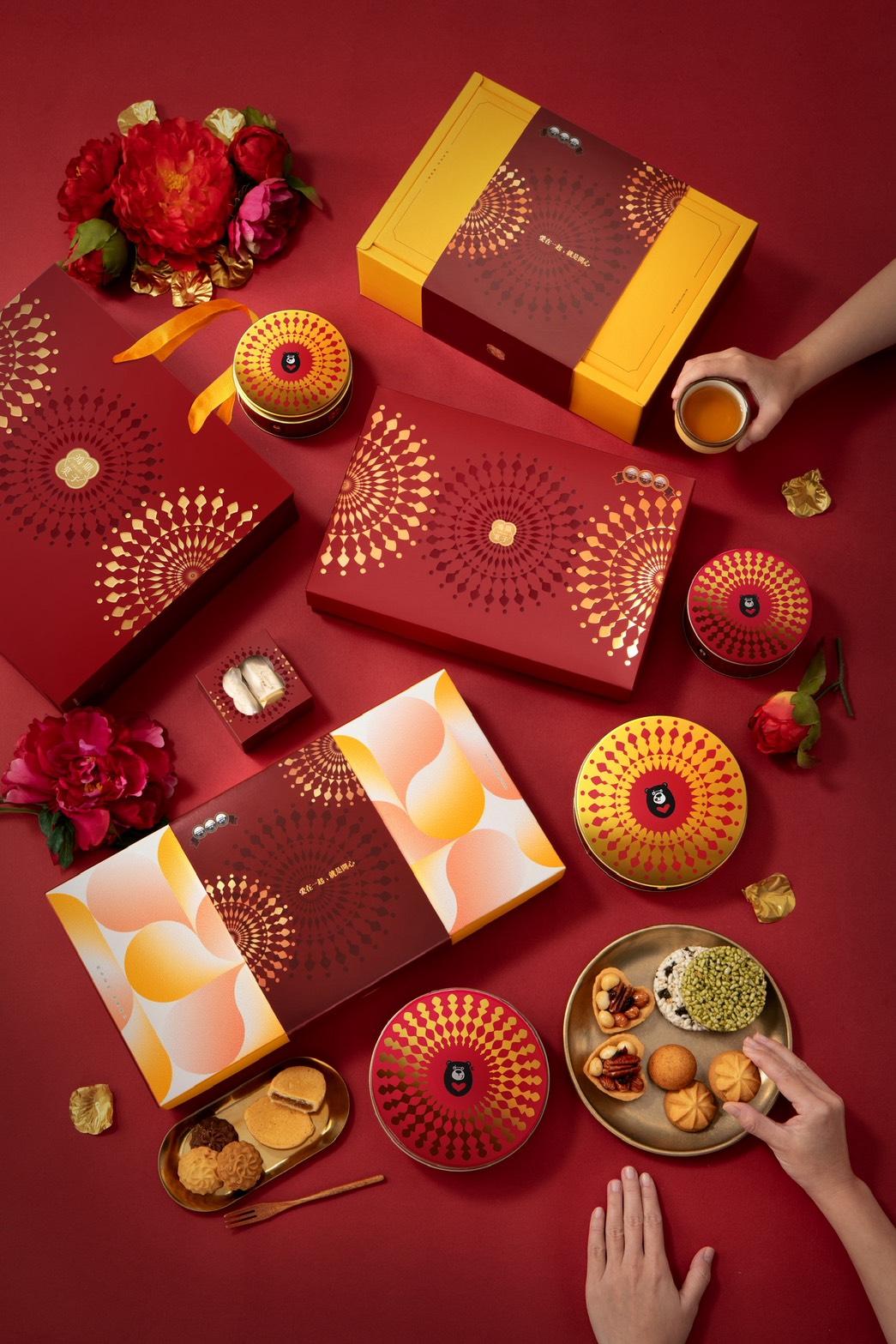 鴻鼎菓子馬年以「愛在一起,就是開心」為主題,節慶視覺與高質感設計展現「煙花綻放」意象。(圖/鴻鼎菓子提供)