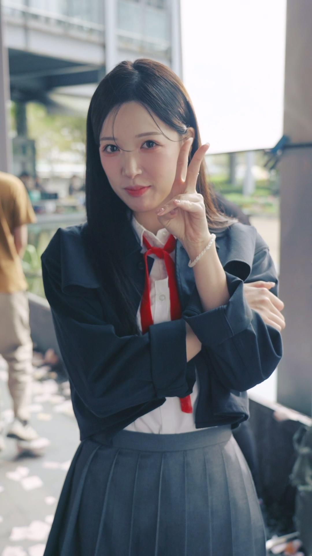 李晧禎在廣告中展現「禎功夫」,首上公車廣告直呼非常帥氣。(圖/拉斯維加斯娛樂城提供)